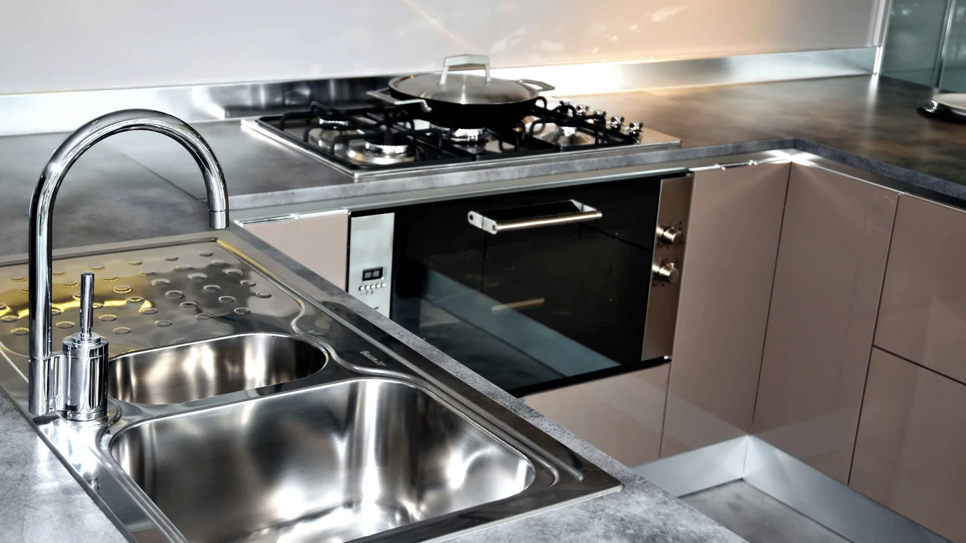 Time for an Upgrade: Unleash the Power of Modern Home Living with Wholesale Appliances!